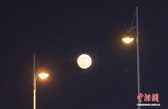 2026年首个“超级月亮”现身青海西宁夜空